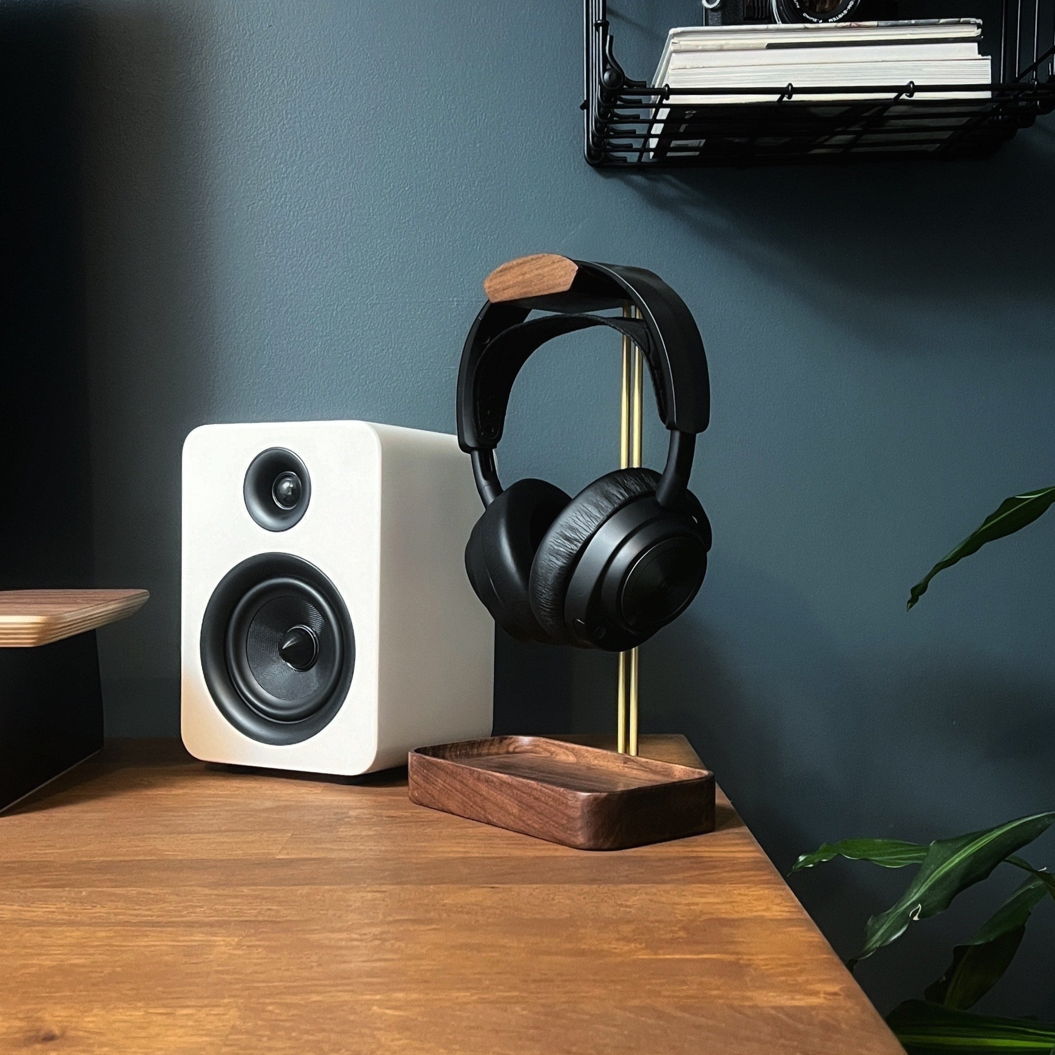 Headphone Stand | Walnut Wood